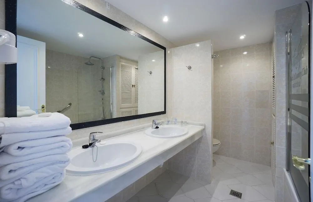 فندق Miraflores Beach & Country Club ميخاس